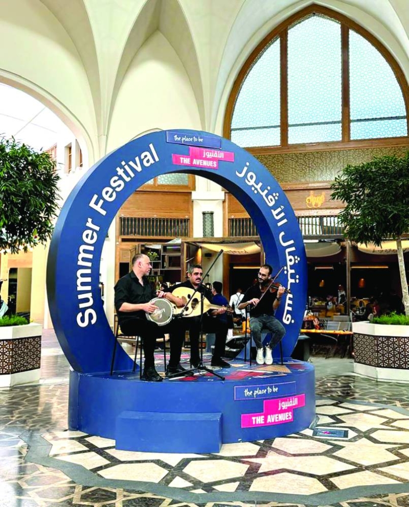 فرقة تخت شرقي في منطقة السوق