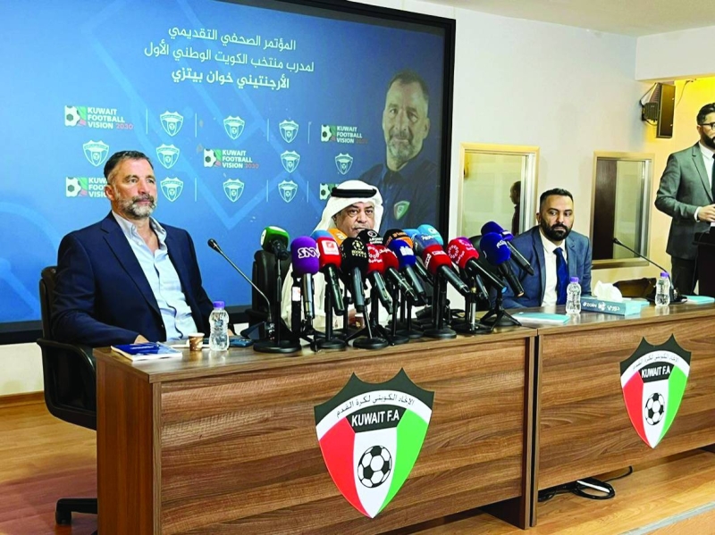 


جانب من المؤتمر الصحافي 