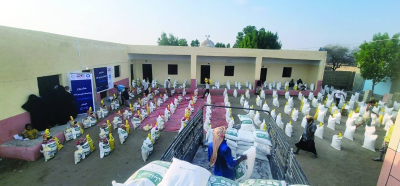 توزيع المساعدات الإنسانية