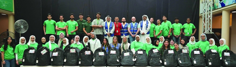 


موظفو «الأهلي» ومتطوعو «لوياك» في لقطة جماعية 