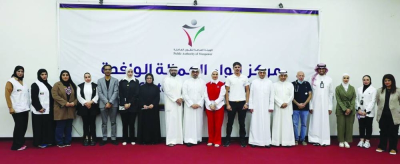 


أسيل المزيد وممثلو جمعيات النفع العام خلال الاحتفالية 