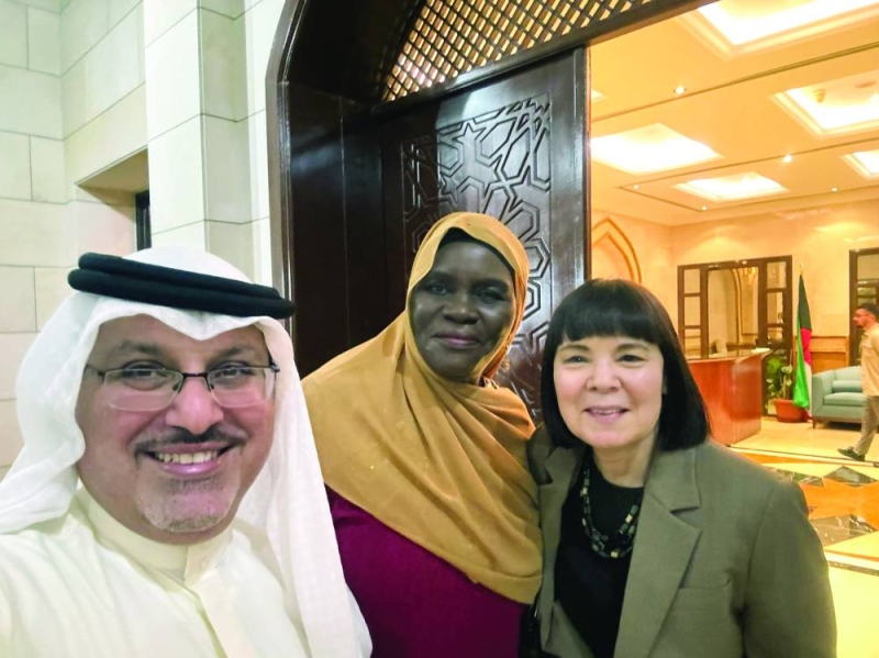 


سيلفي مع السفيرة الأميركية وسفيرة سيراليون 