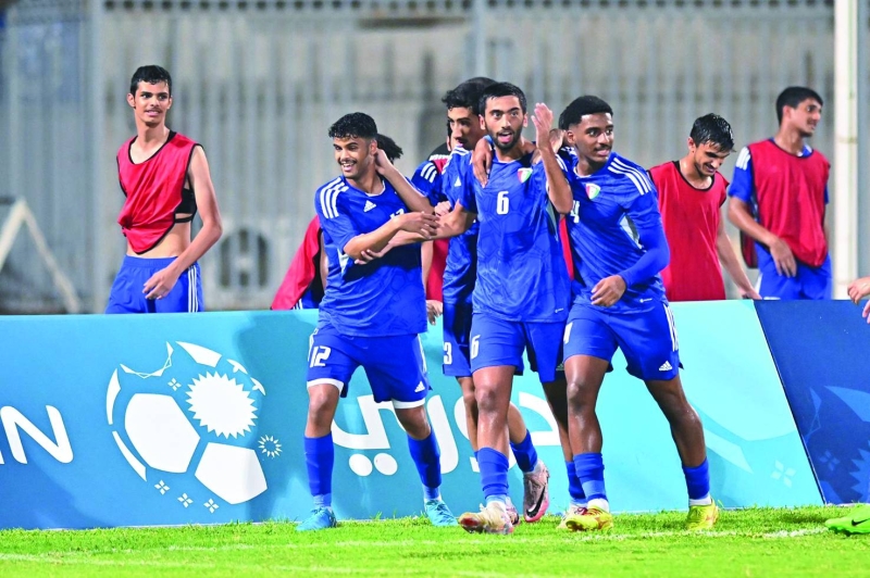 


لاعبو منتخب الشباب يحتفلون بالفوز على البحرين 