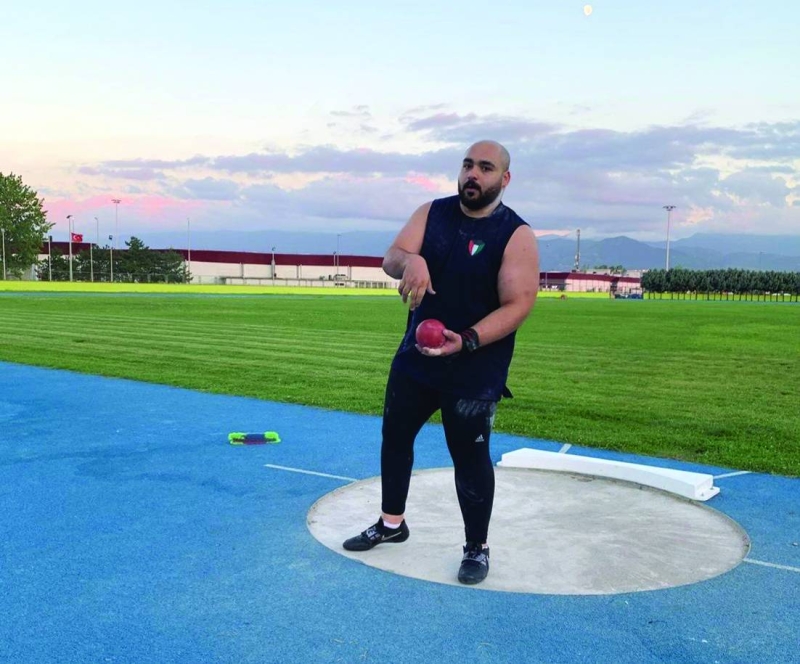 ضاري بطي يؤدي تدريباته