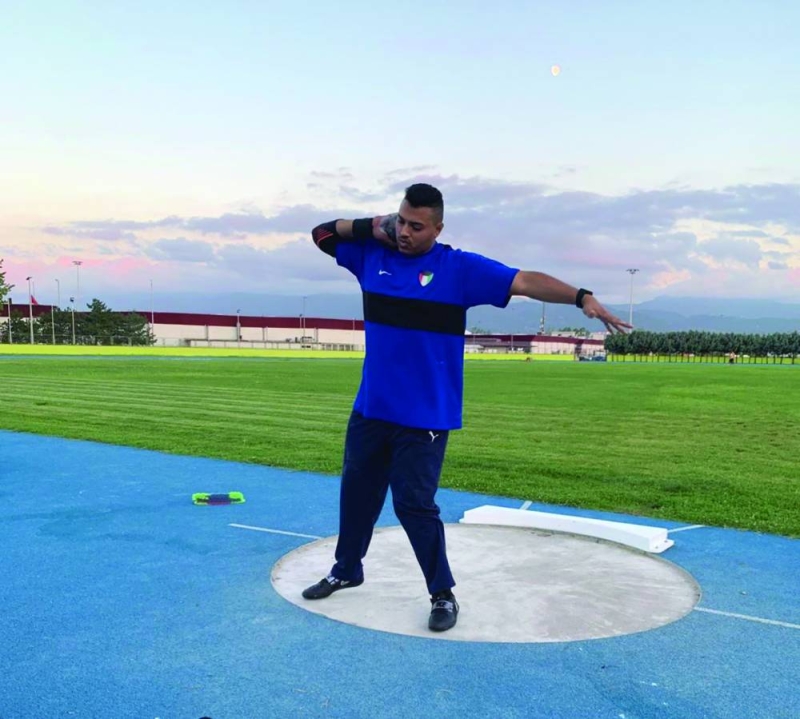 فيصل سرور يؤدي تدريباته