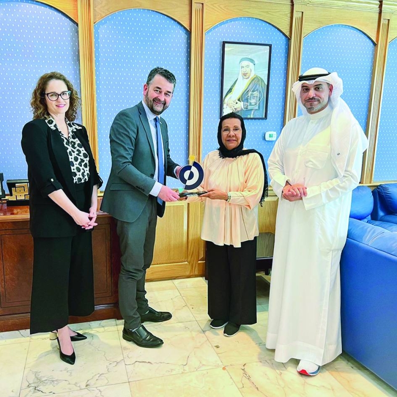 


موضي الحمود تكرّم وفد جامعة أوتاجو - نيوزيلندا 