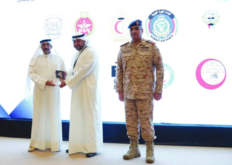 


تكريم ممثل صندوق التنمية مدير إدارة العمليات عبدالله المصيبيح 