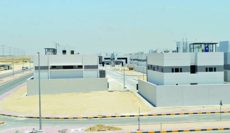 جانب من الارتدادات الواسعة أمام المنازل
(تصوير سعود سالم)