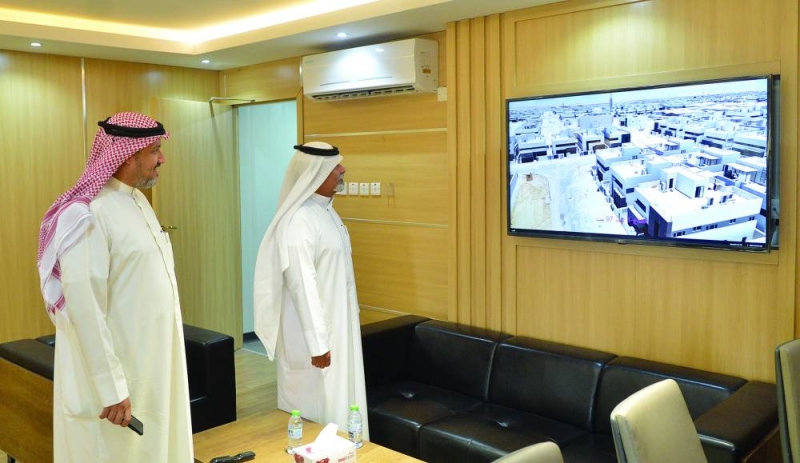 


العجمي يشرح مكونات المشروع 