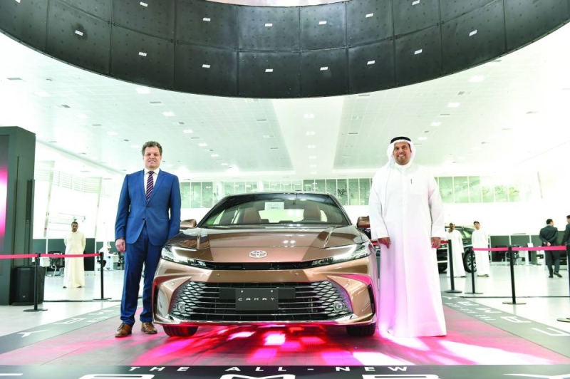 


بدر الساير وثيو كروجر أمام السيارة الجديدة 