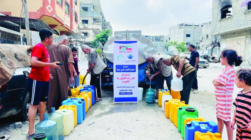 توزيع مياه الشرب على المحتاجين في غزة 