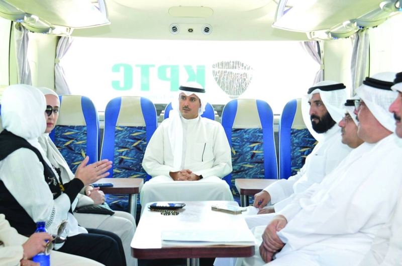 الجابر مستمعاً إلى ملاحظات الجهات ذات الصلة بالمشروع 