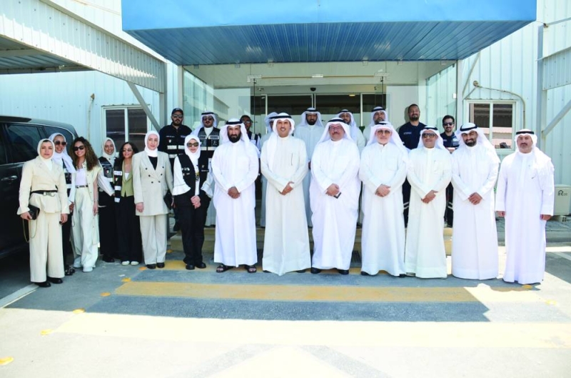 


محافظ الأحمدي وقياديو «هيئة الصناعة» والجهات المعنية بـ «الشدادية» 