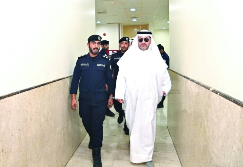 المحافظ خلال جولته بالمخفر