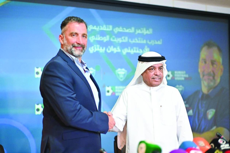 مدرب منتخب الكويت خلال المؤتمر الصحافي