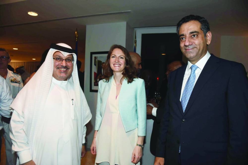 السفيرة البريطانية والسفير البحريني والقائم بالأعمال اللبناني