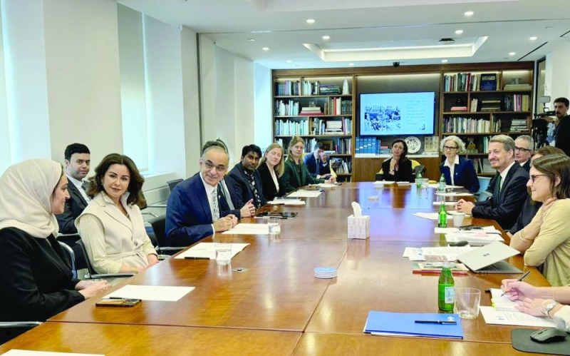 


الزين الصباح ووفد المجلس مع ممثلي الصندوق الدولي للمعالم 