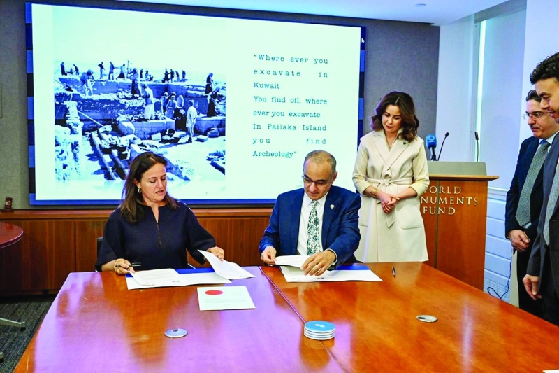 الزين الصباح خلال مراسم التوقيع