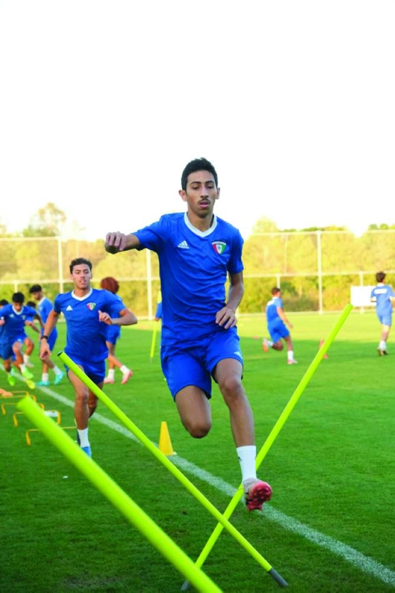 جانب من تدريبات مُنتخب الشباب