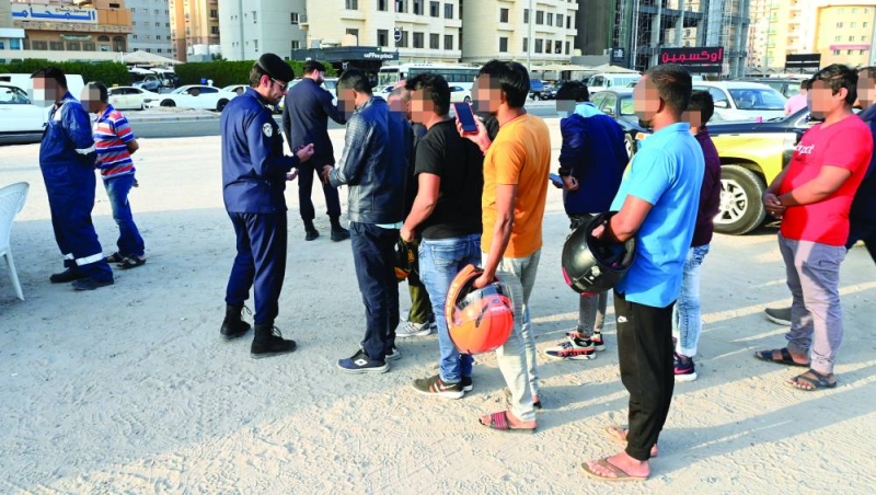 


تدقيق على ثبوتيات مقيمين خلال حملة تفتيشية 	(أرشيف) 