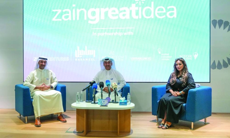 


الخشتي والدخيل وهيا المانع خلال المؤتمر الصحافي 