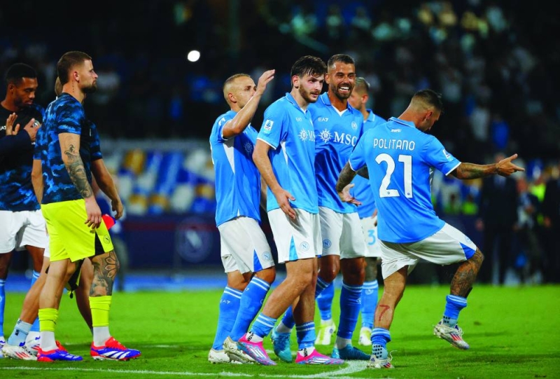 لاعبو نابولي يحتفلون بالفوز