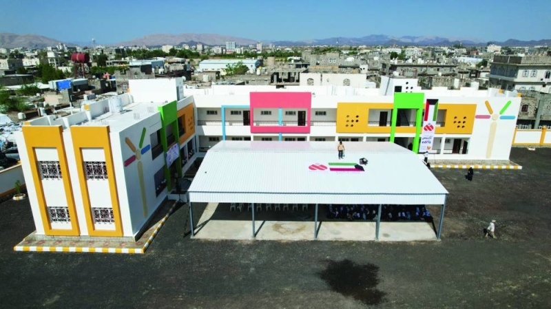 المدرسة تتكون من 12 فصلاً دراسياً وملحقاتها