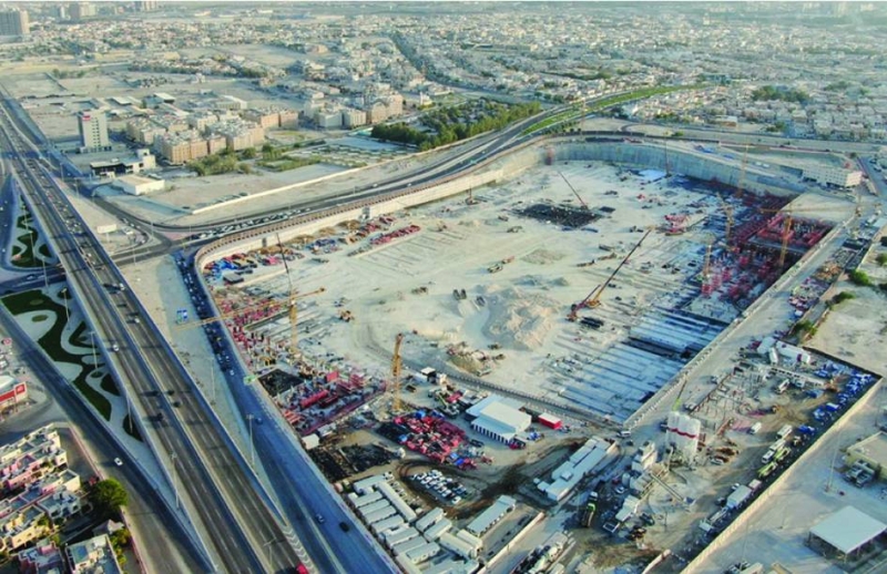 أعمال البناء قائمة في مشروع الأفنيوز - الخبر