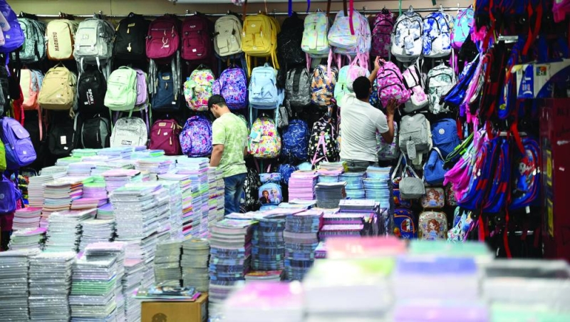 


حقائب مدرسية من مختلف الأنواع والماركات	 (تصوير نايف العقلة) 