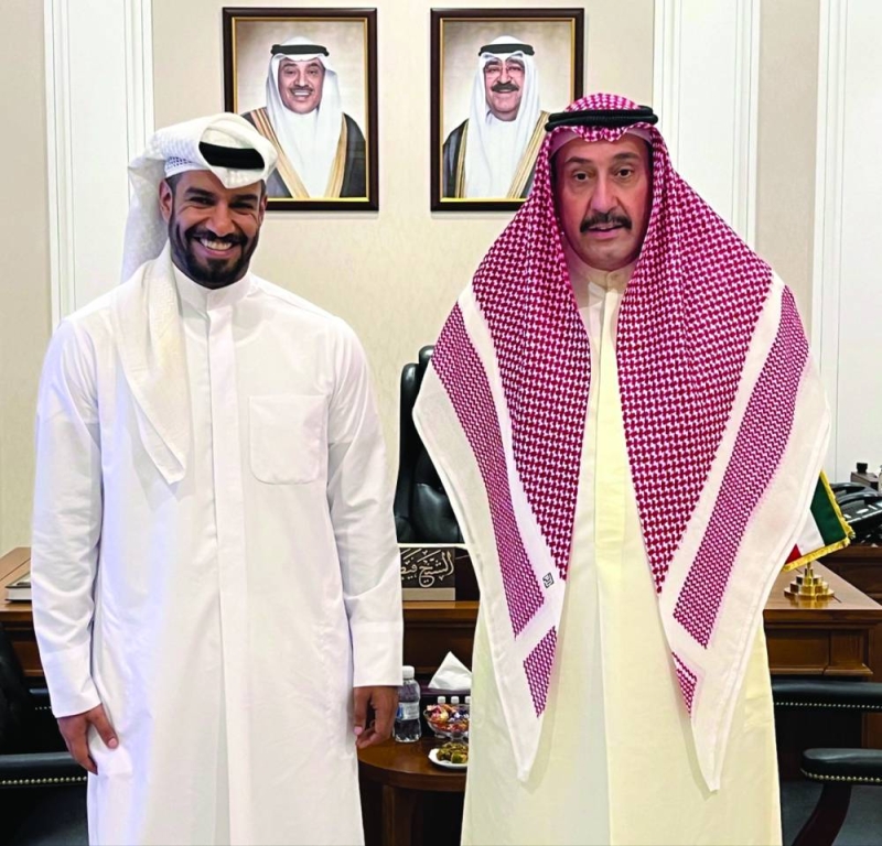 الحمود خلال استقباله عبدالعزيز الدريهم