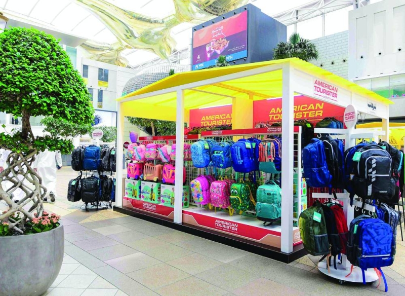 جانب من المحلات المشاركة