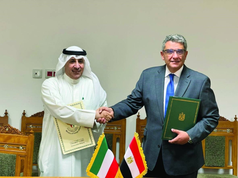 الديحاني والبدري على هامش اجتماع اللجنة