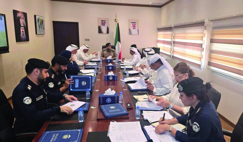 


العميد جمال الفودري مترئساً الاجتماع بحضور ممثلي الجهات المعنية 