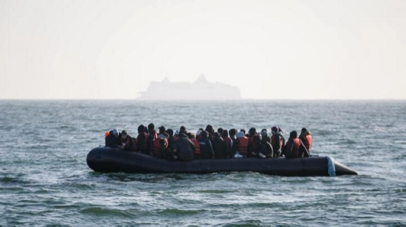 مهاجرون أثناء محاولتهم عبور المانش (أرشيفية)