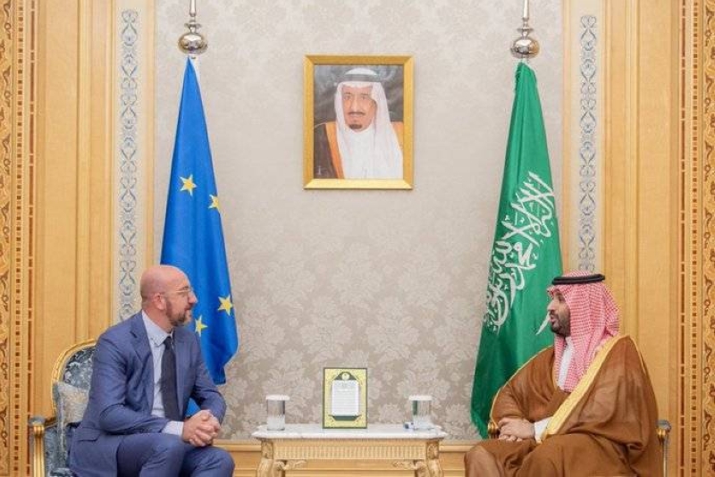 محمد بن سلمان مستقبلاً ميشال في الرياض