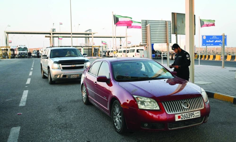 تفتيش المركبات أثناء دخولها إلى الكويت