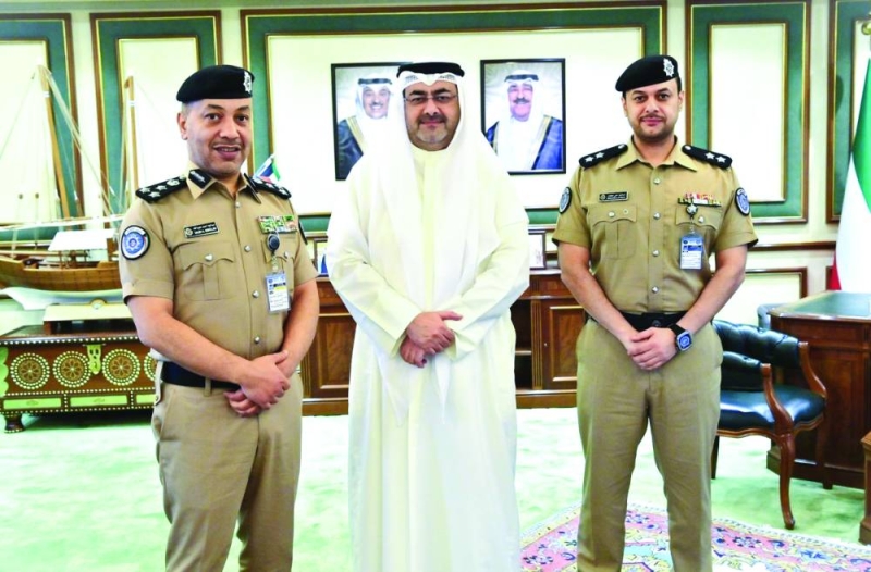 


محافظ العاصمة خلال استقباله العميد صالح الحمدان 