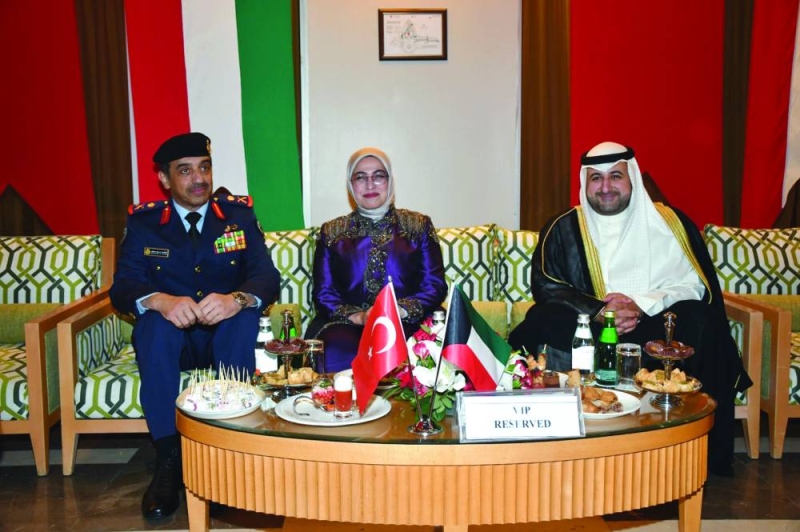 المشعل وسونمز والدراج خلال الاحتفال