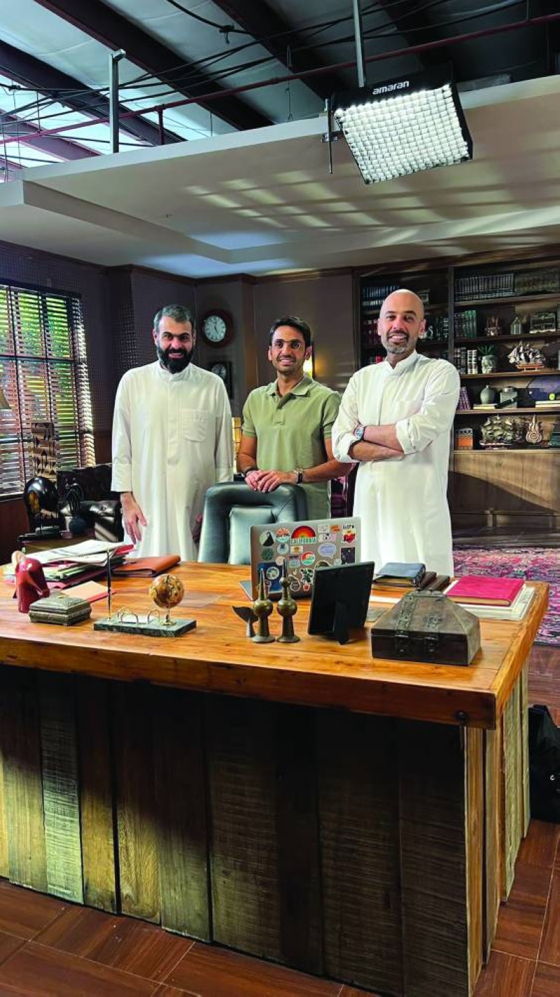 


بوفتين متوسطاً فريق الإعداد حسين أسد وغازي شريف 