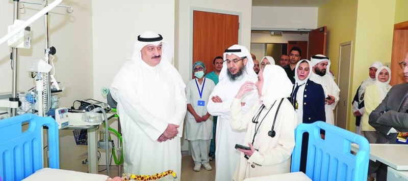 


وزير الصحة خلال جولته بوحدة التنفس الاصطناعي بعد تدشينها 