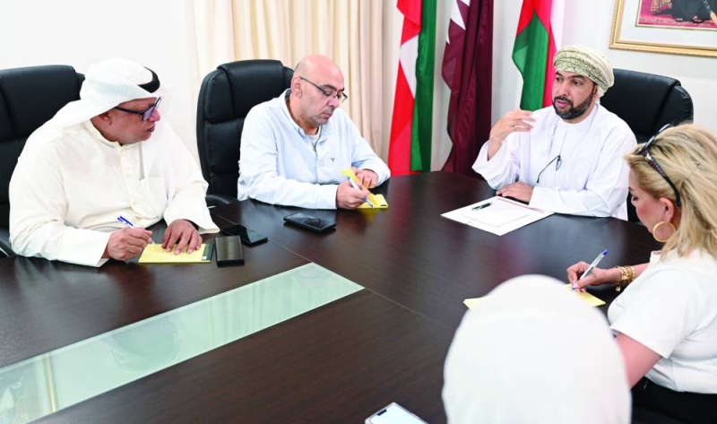 


 السفير الخروصي متحدثاً إلى الصحافيين	 (تصوير نايف العقلة) 