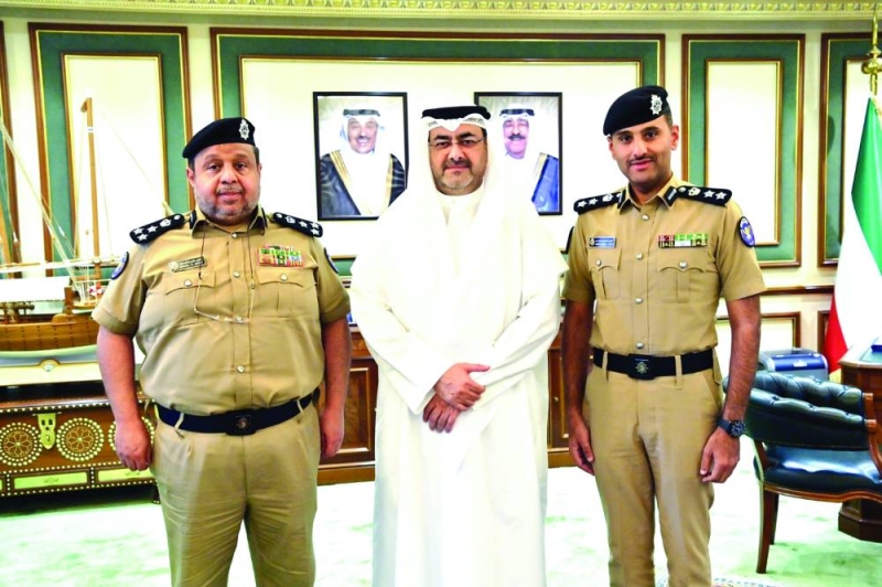 المحافظ مستقبلاً العميد الحويلة والعقيد النجادة