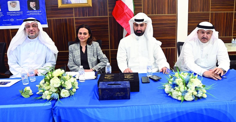 المتحدثون في الندوة	 (تصوير نايف العقلة) 