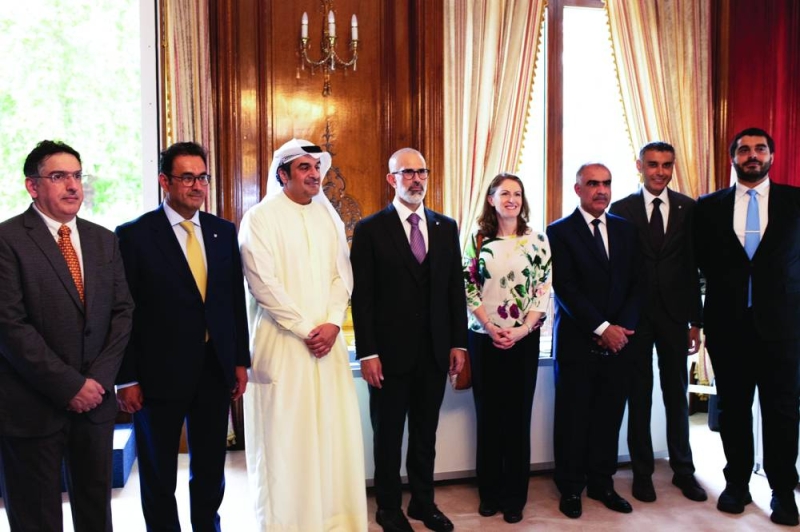 جراح الجابر والسفيرة البريطانية وعدد من الحضور