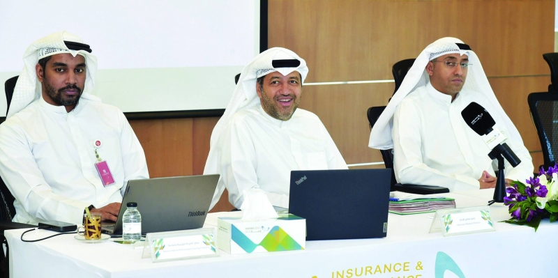 بوخمسين (وسط) خلال العمومية 	
(تصوير نايف العقلة)