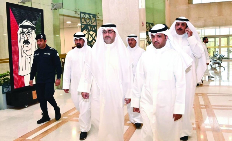 محافظ العاصمة خلال جولته بمنطقة العاصمة التعليمية