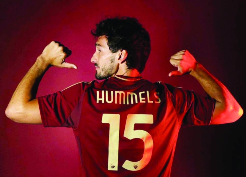 ماتس هوميلز في قميص روما