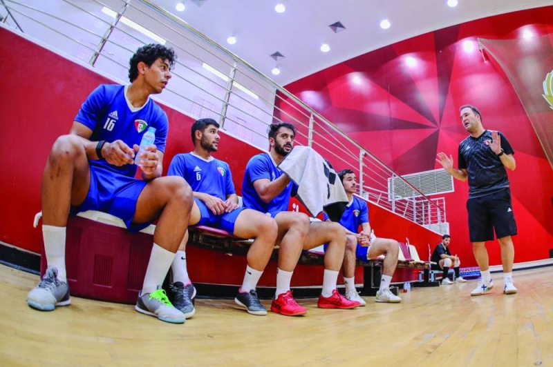 لاعبو منتخب الصالات