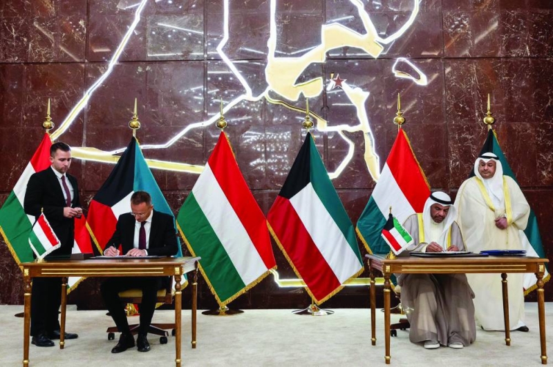 


اليحيا وبيتر سيارتو يُوقّعان على مذكرات التفاهم 