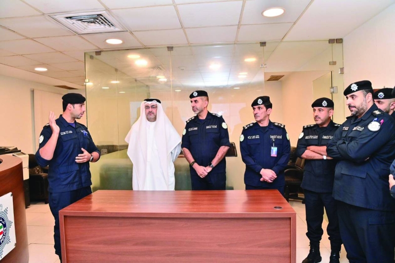   المحافظ يستمع لشرح حول الخطة الأمنية في مناطق العاصمة